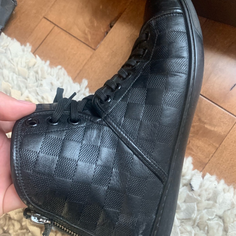 Louis Vuitton black leather boot zipper in back